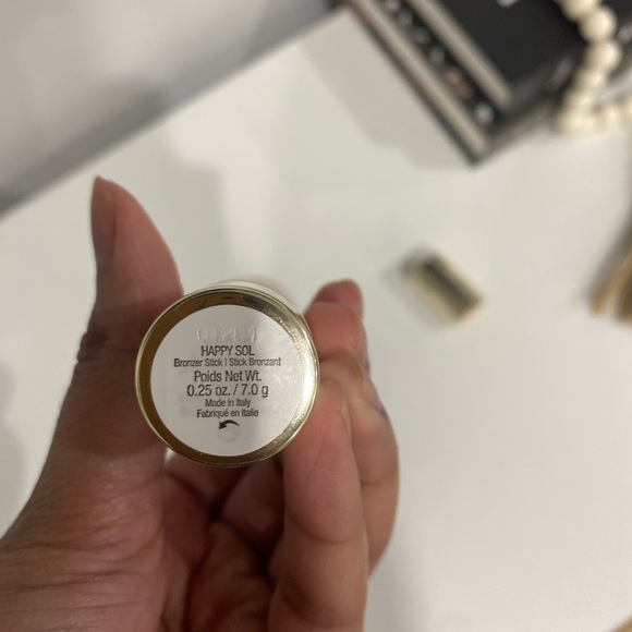 Rare beauty bronzer stick (shade Happy Sol) - Picture 2 of 3